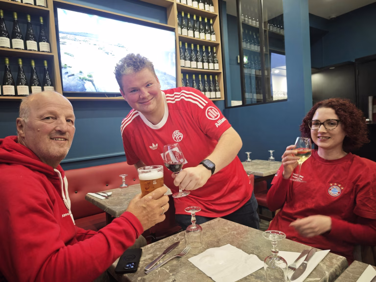 Bild "20251104 Paris 7" - FC Bayern Fanclub "Albtrauf Tripler" Bild "20251104 Paris 7"