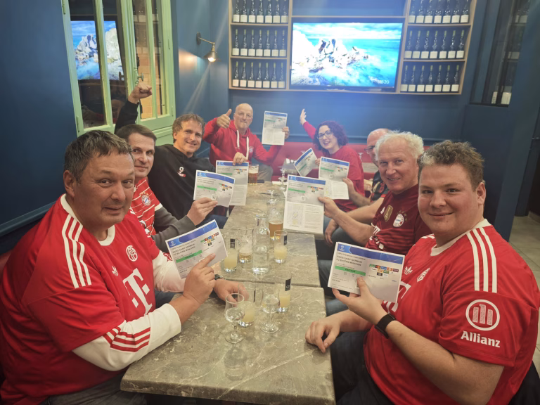 Bild "20251104 Paris 8" - FC Bayern Fanclub "Albtrauf Tripler" Bild "20251104 Paris 8"