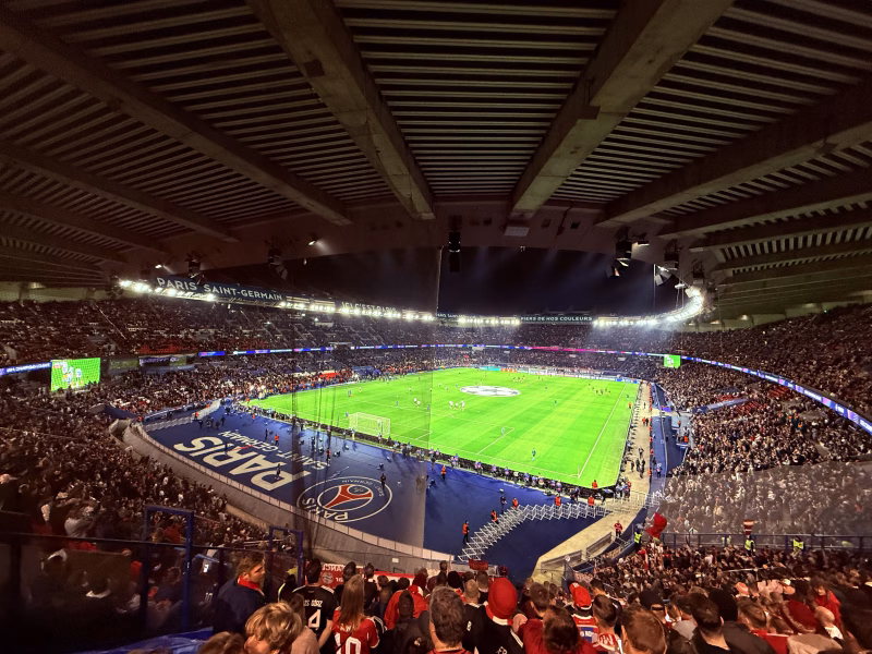 Bild "20251104 Paris 9" - FC Bayern Fanclub "Albtrauf Tripler" Bild "20251104 Paris 9"